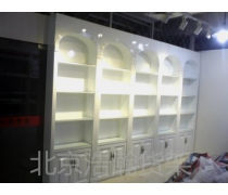 烤漆展柜 從精妙設(shè)計(jì)到專(zhuān)業(yè)上門(mén)安裝的全流程解析